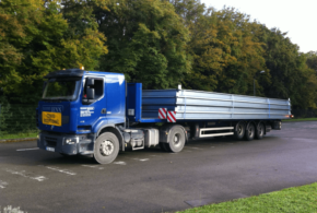 Camion spécialisé dans le convoi exceptionnel de catégorie 1